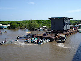 HEX Boxen für Stickstoff Anlage Cantarell im Golf von Mexico. Außerordentlich voluminöse, schwere Teile mit einem Stückgewicht bis 260 t und einer Abmessung von 20 x 12 x 13 m