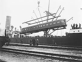 Embarque de vagón ferroviario desmontado.