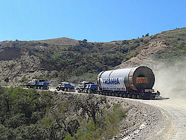 Zementmühle, ca. 150 Tonnen von Arica in Chile nach Yacuces in Bolivien