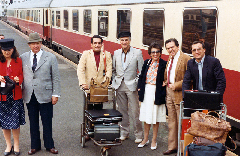 Die Entourage der Präsidentengattin 1982 - links der Verteidigungsminister Kolumbiens Luis Carlos Camacho Leyva mit seiner Gattin.