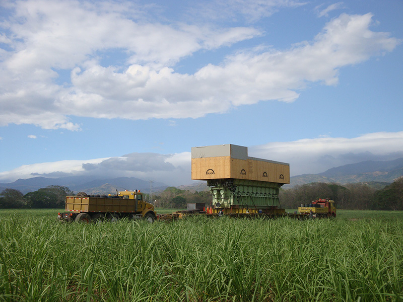 Das schwere Gut auf der speziell gebauten Straße
